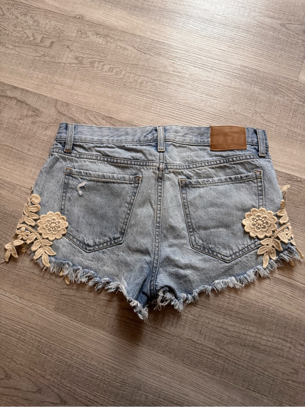 Aeropostale Faded Blue Denim Shorts with Cream Floral Lace - Picture 2 of 4